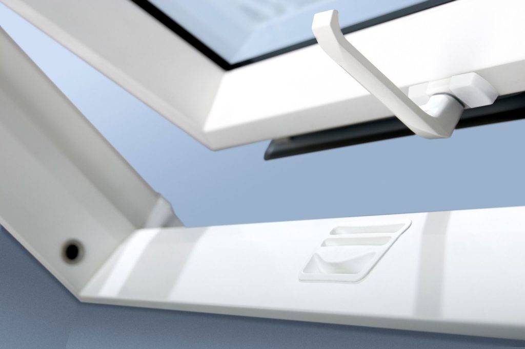 Kunststoff Dachfenster OptiLight PVC Unterteil mit Klinke