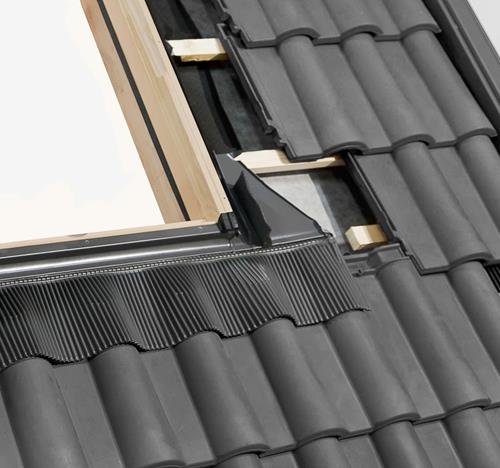 Dachfenster RoofLITE+ SLIM PINE Ansicht von Außen