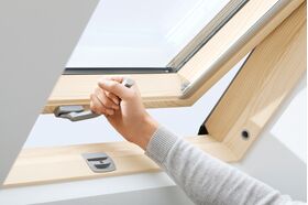 Dachfenster VELUX GZL-B 1051 mit unterem Handgriff