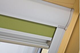 Verdunkelungsrollo für FAKRO Dachfenster - Montage am Flügel