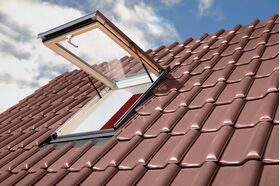 Günstige Klapp Dachfenster im Dach