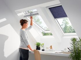 VELUX GLU 0061 | PVC roof window, centre pivot, 3-glass