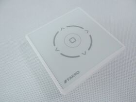 Fernbedienungen für FAKRO-Geräte
