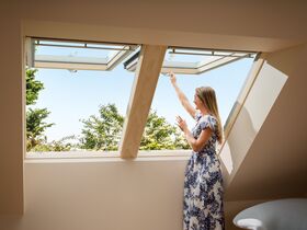 VELUX roof window GNL 1064 | Top-hung/pivoting | 3-pane | Wood