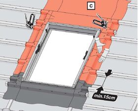 Air permeable underfelt collar for roof windows