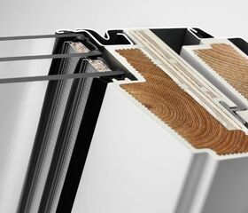 VELUX GLU-B 0061 | PVC roof window, pivot with 3-glazing and bottom handle