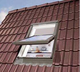 Kunststoff Dachfenster OptiLight PVC THERMO mit 2-fach Verglasung und regulierbarem Lüfter