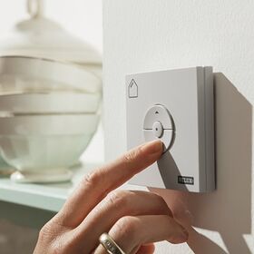 VELUX MML » Elektro Hitzeschutz-Markise für VELUX Dachfenster